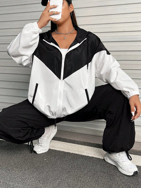 Corta-Vento Plus Size Com Capuz Sophia